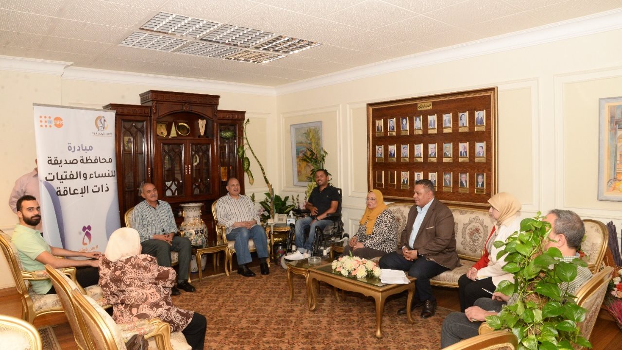 محافظ أسيوط يبحث تفعيل مبادرة أسيوط صديقة لذوي الهمم