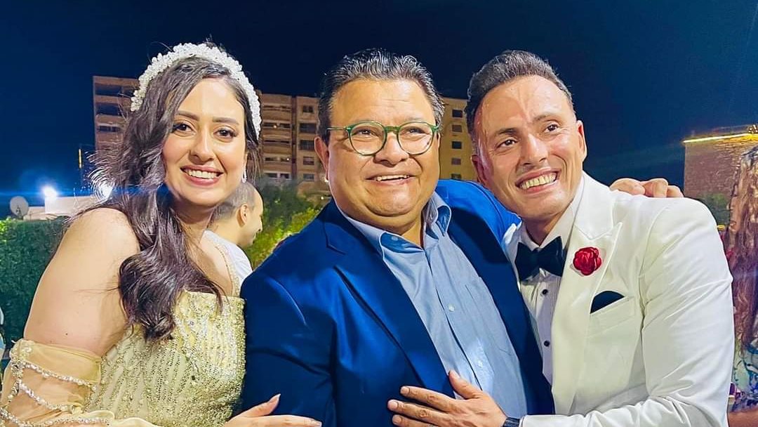 خالد جلال والعروسين 