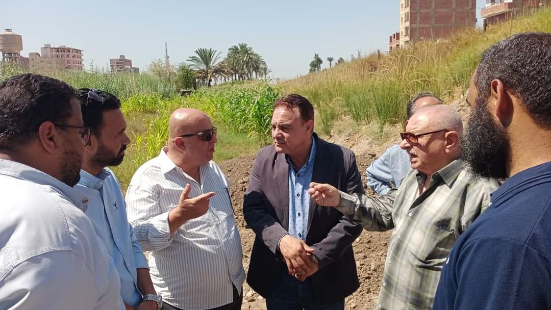 رئيس مركز ملوى والنواب بموقع الكوبري 