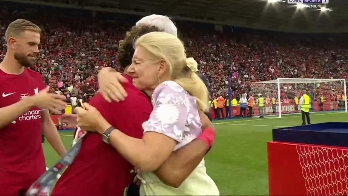 محمد صلاح وديبي هيويت