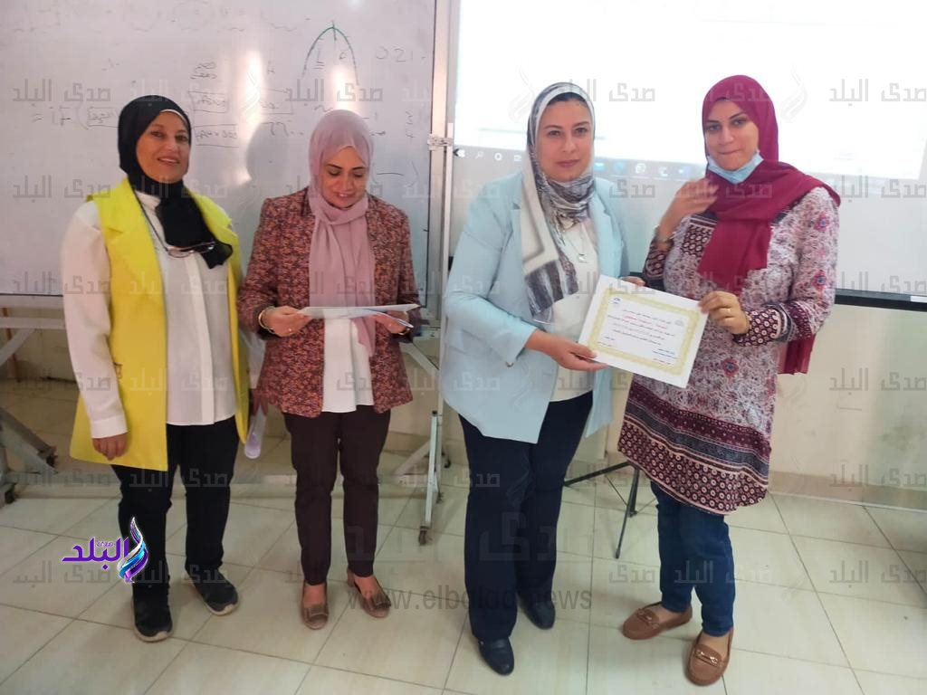 ألسن عين شمس تكرم المشاركين في دورة تدريبية
