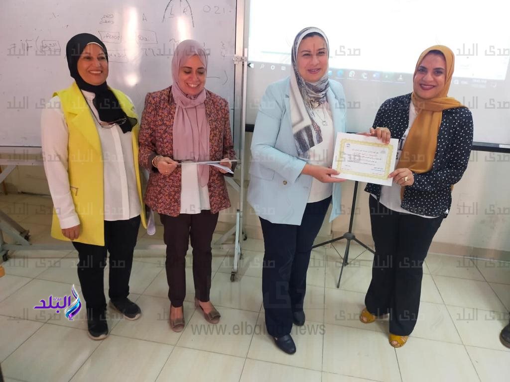 ألسن عين شمس تكرم المشاركين في دورة تدريبية