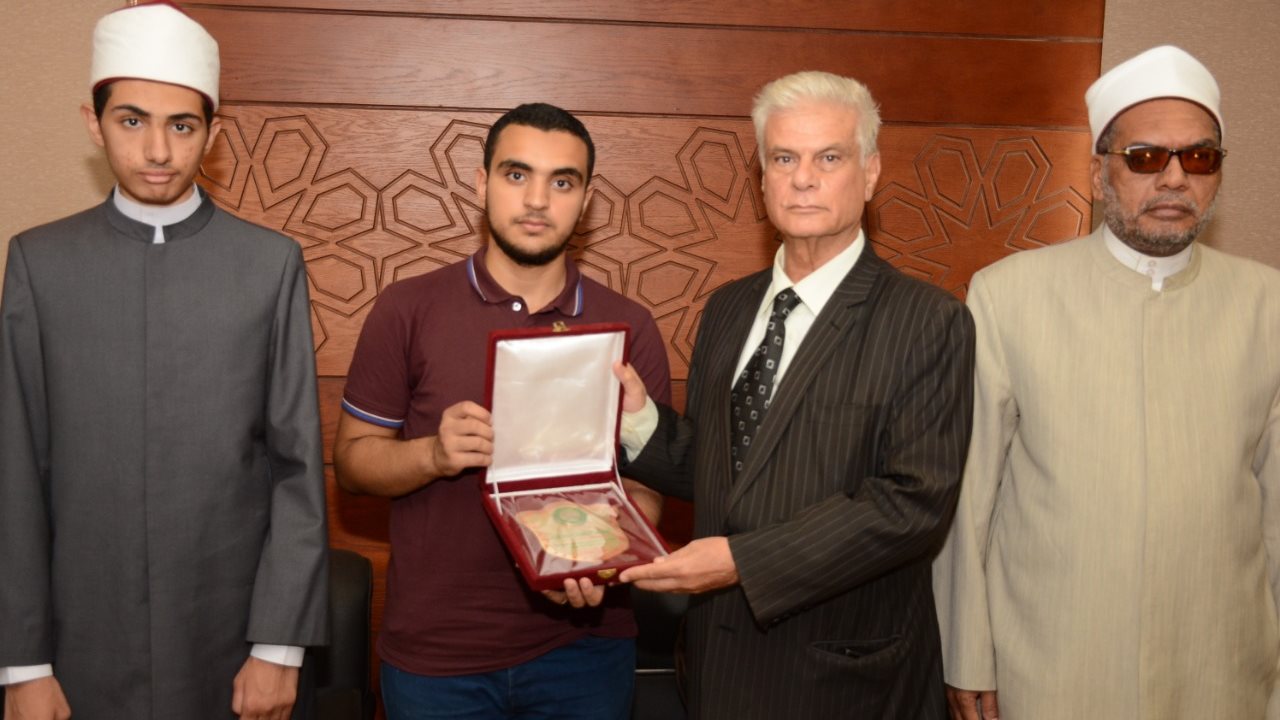 جانب من تكريم أوائل الثانوية الأزهرية