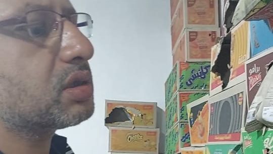 ضبط 1100عبوة مواد غذائية منتهيه الصلاحيه داخل ماركت شهير 