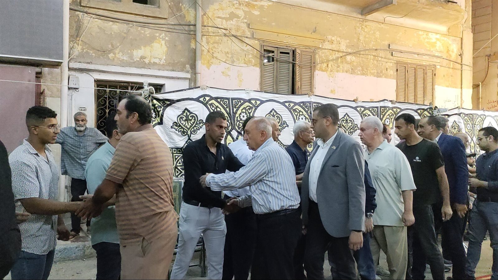 المهندس احمد عثمان يقدم واجب العزاء للكابتن محمد حمص 
