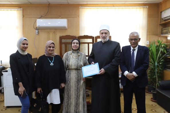 تكريم الأولى على القسم الأدبي " كفيف"