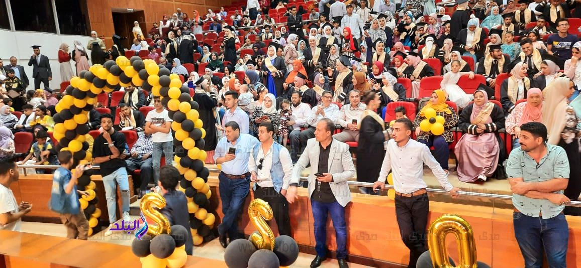 حفلاً لتخريج طلاب جامعة حلوان 