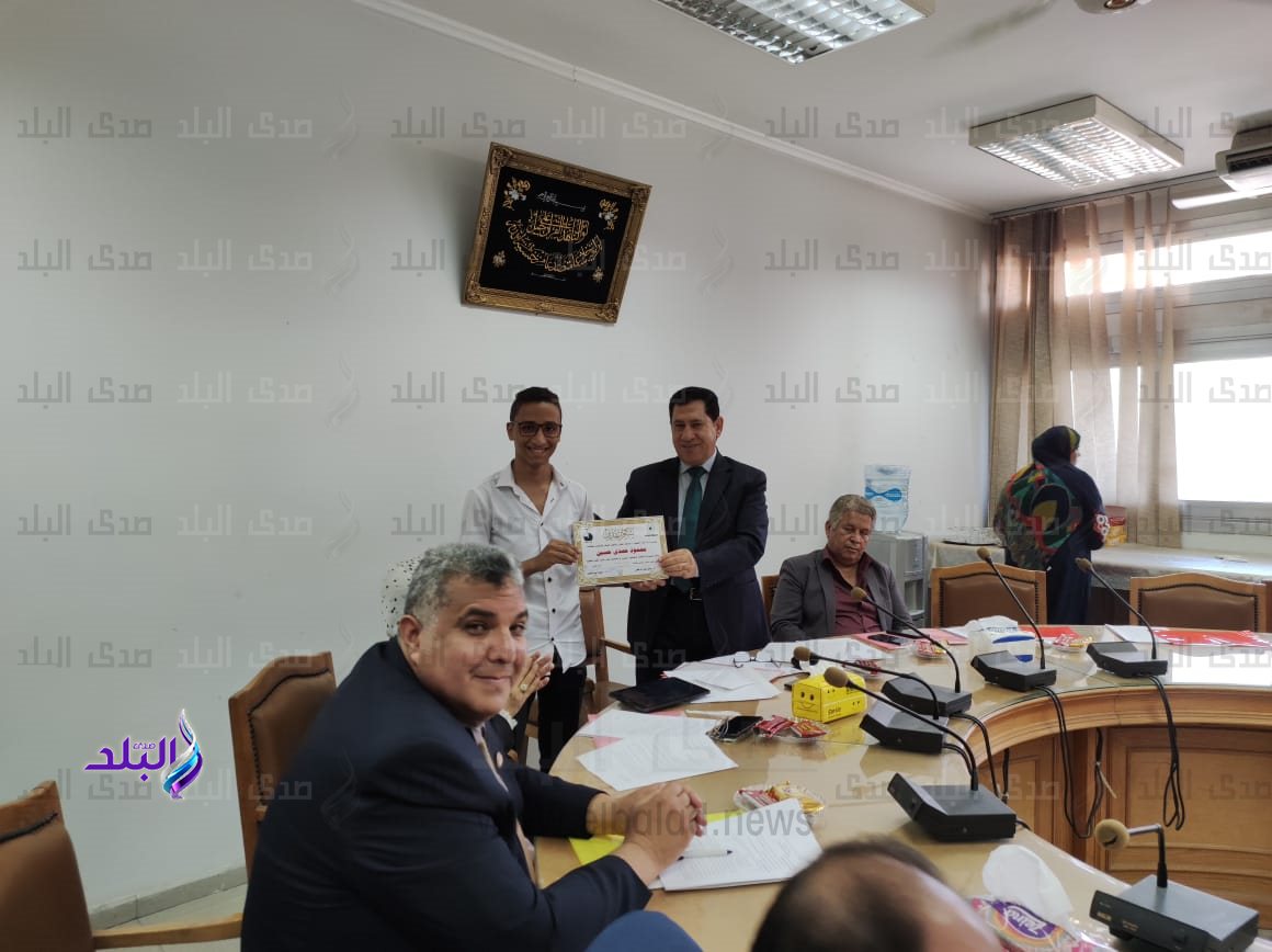 الفائز بمسابقة تصميم شعار جديد للكلية