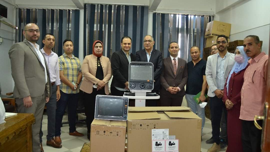 جامعة أسيوط تتسلم أجهزة طبية تبرعاً لمعهد الأورام 