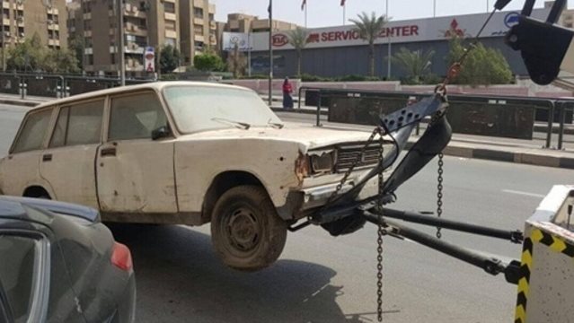 سيارة متهالكة