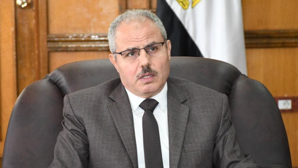 الدكتور ناصر مندور رئيس جامعة قناة السويس