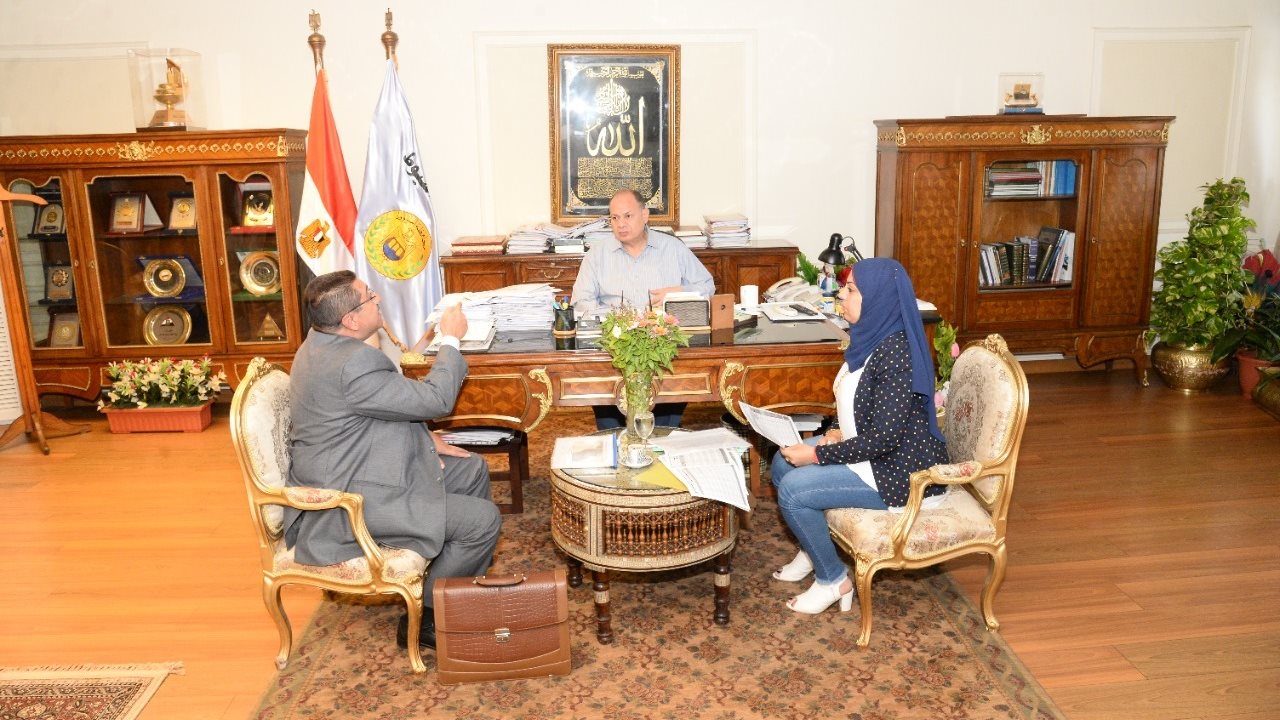 محافظ أسيوط يلتقي رئيس جهاز تعمير سط وشمال الصعيد 