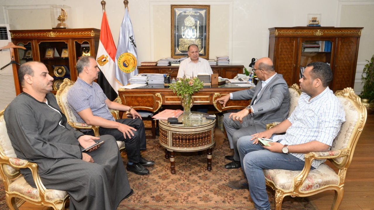 محافظ أسيوط يلتقي أعضاء مجلسي النواب والشيوخ بالمحافظة 