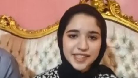 بالطالبة ملك عبد الفتاح الشبشيري الأولى على الثانوية العامة