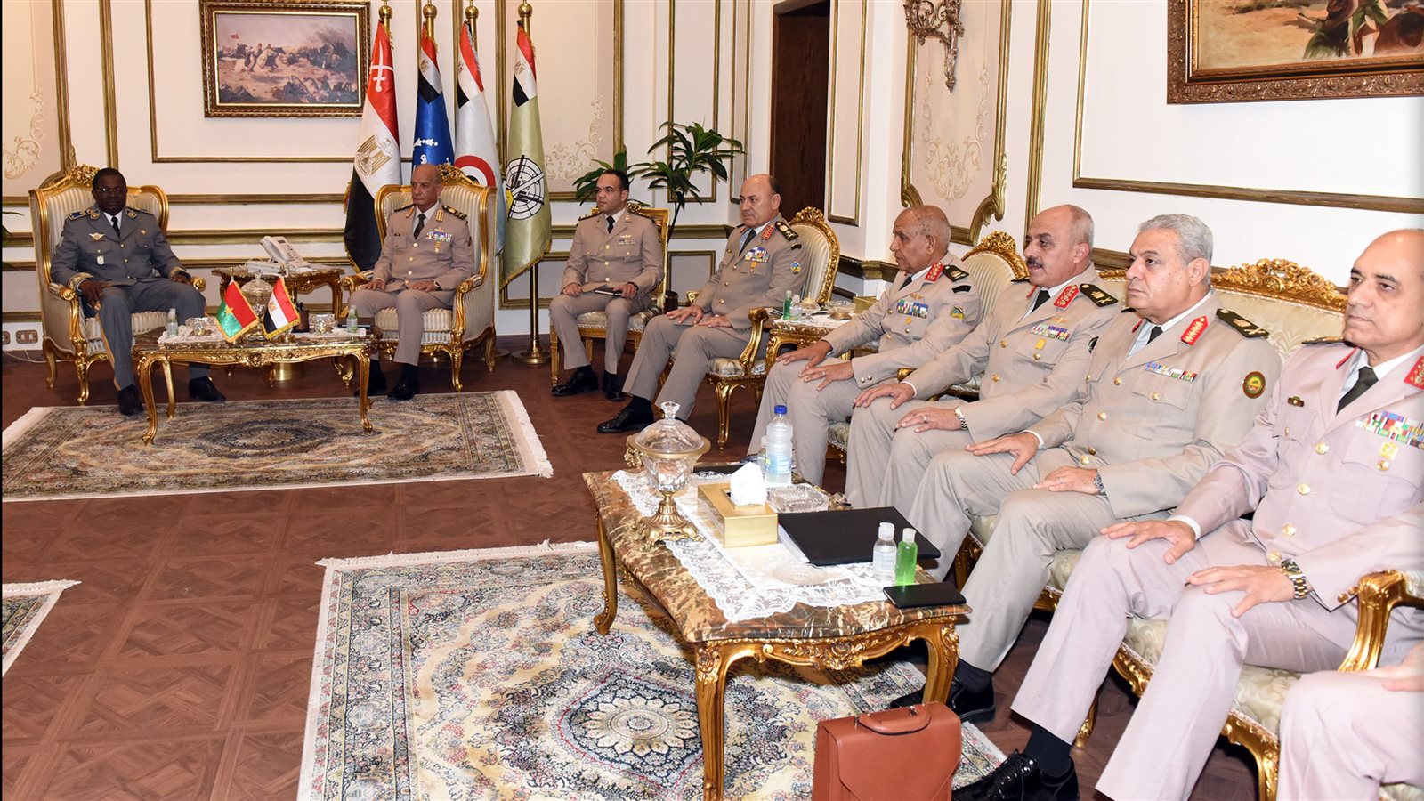 وزير الدفاع وقادة القوات المسلحة
