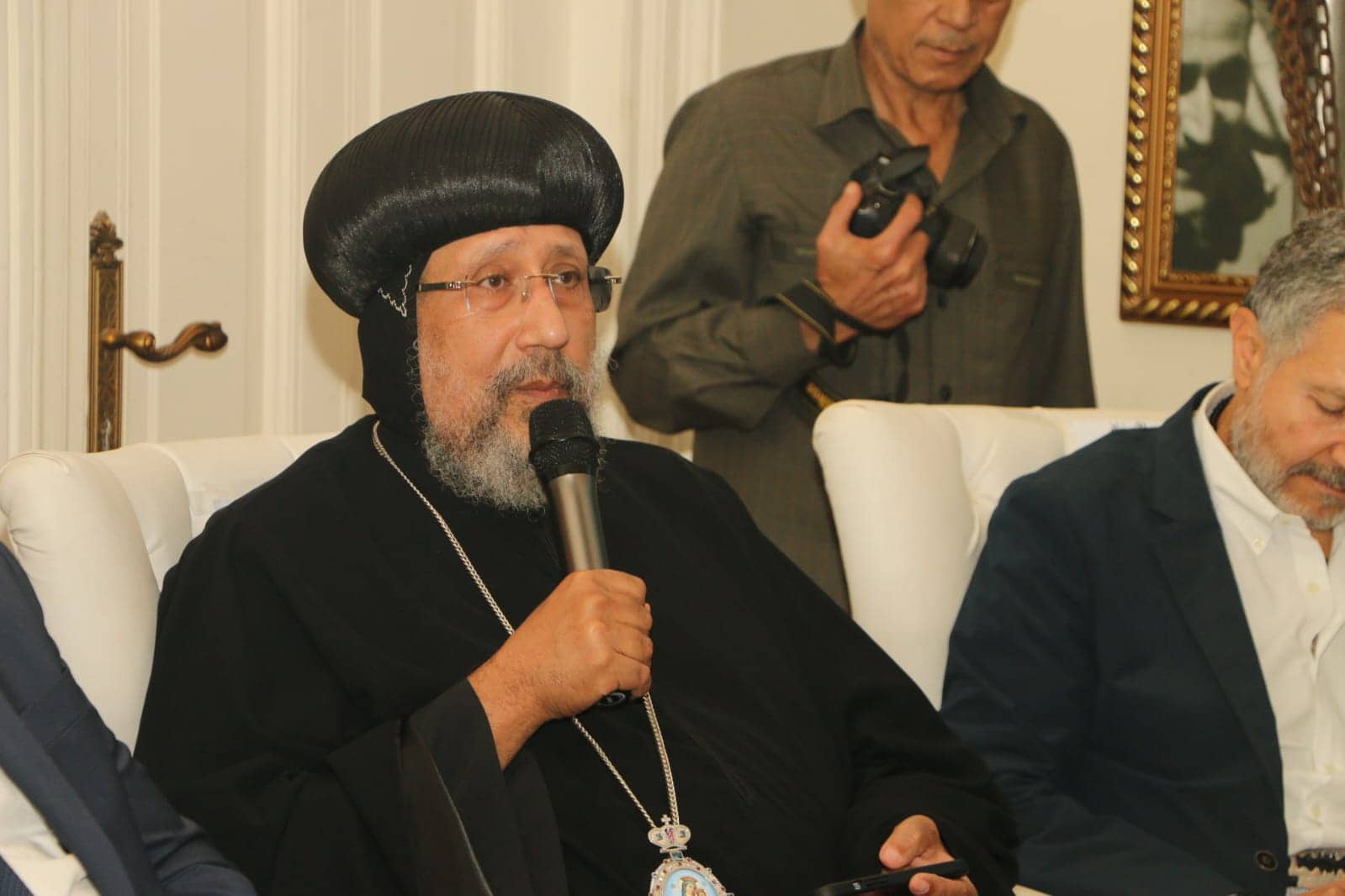  نيافة الأنبا أرميا الأسقف العام للمركز القبطي الثقافي