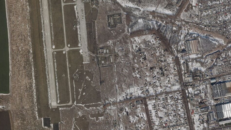 الأقمار الصناعية تظهر دمارا واسعا في قاعدة جوية روسية بالقرم