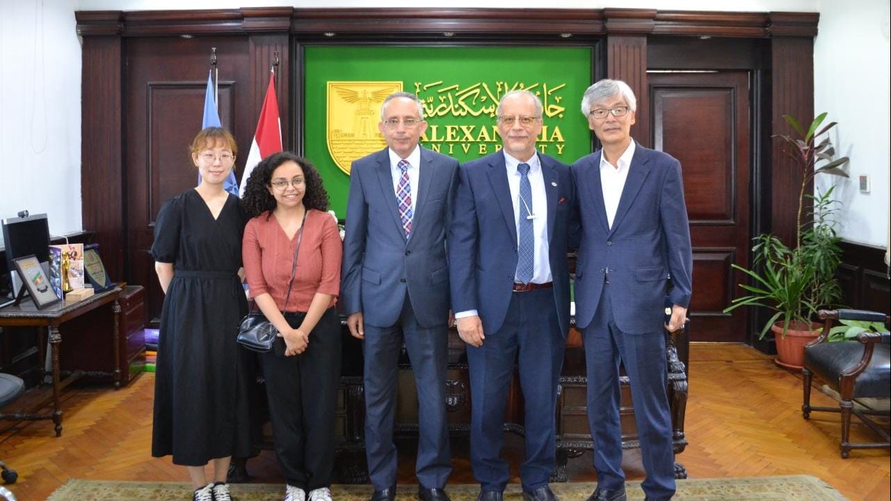 نائب رئيس جامعة الإسكندرية يستقبـــل دبلوماسي كوري