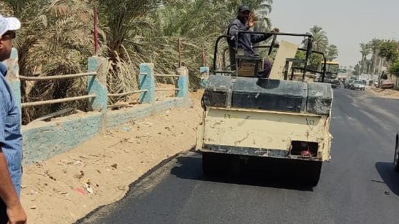 أعمال الرصف والتطوير بأسيوط 
