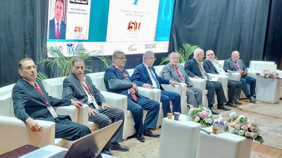 برعاية رئيس الجامعة وحضور نائبه لشئون الدراسات العليا و