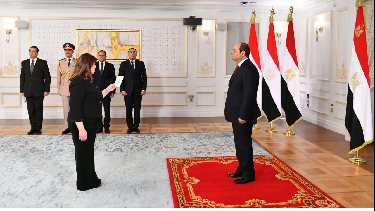 السفيرة سها جندي وزيرة الهجرة تؤدي اليمين الدستورية 