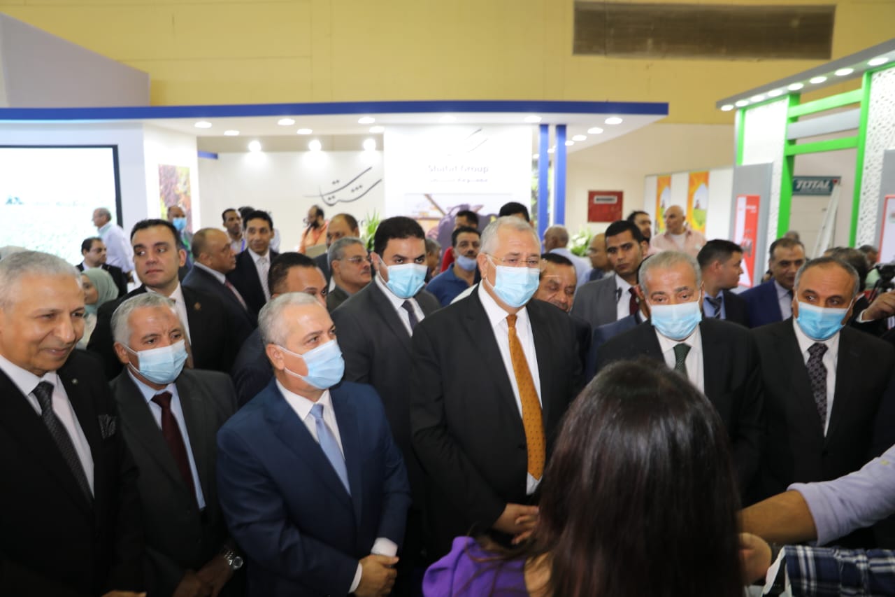 وزير الزراعة يفتتح معرض الأهرام الزراعي