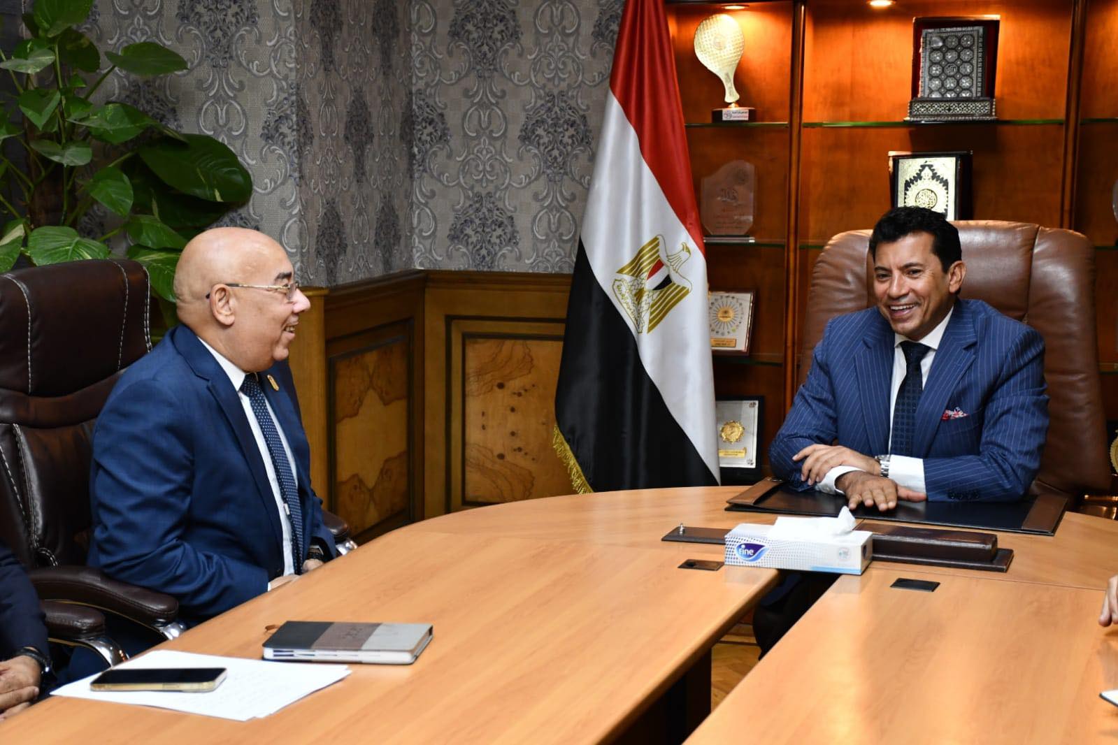وزير الرياضة يلتقي رئيس اتحاد الكاراتيه