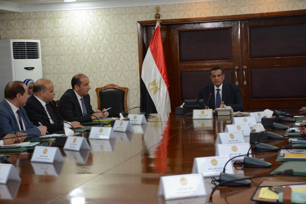 لقاء وزير التنمية المحلية بالقيادات