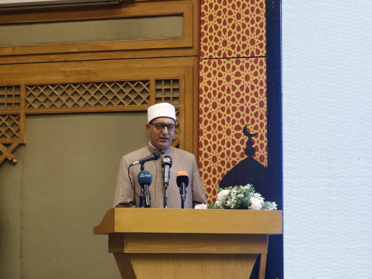 الدكتور نظير عياد