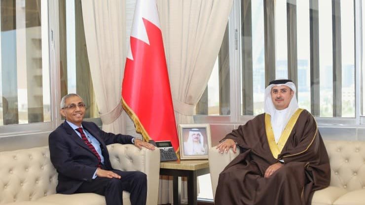 سفير مصر ووزير العدل والاوقاف البحريني 