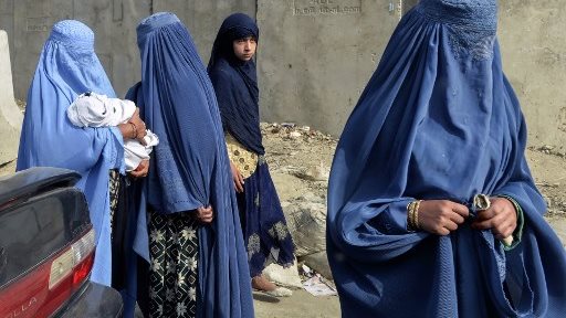 نساء مضطهدات و30 مليون شخص مهددون.. ماذا يحدث في أفغانستان؟