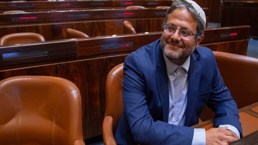 رئيس حزب اليميني المتطرف يعلن خوض الانتخابات المقبلة 