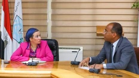 النائب علي مهران خلال إجتماعه بوزيرة البيئة