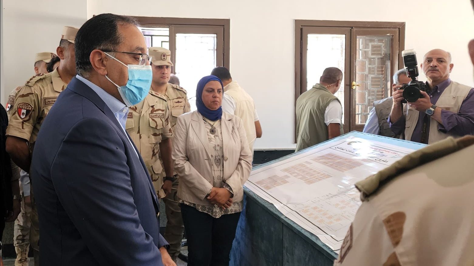 رئيس الوزراء خلال تفقد المشروعات