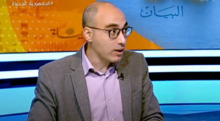أستاذ علوم سياسية