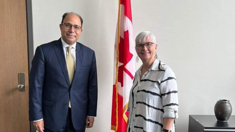 رئيسة دار الوثائق الكندية وسفير مصر في اوتاوا