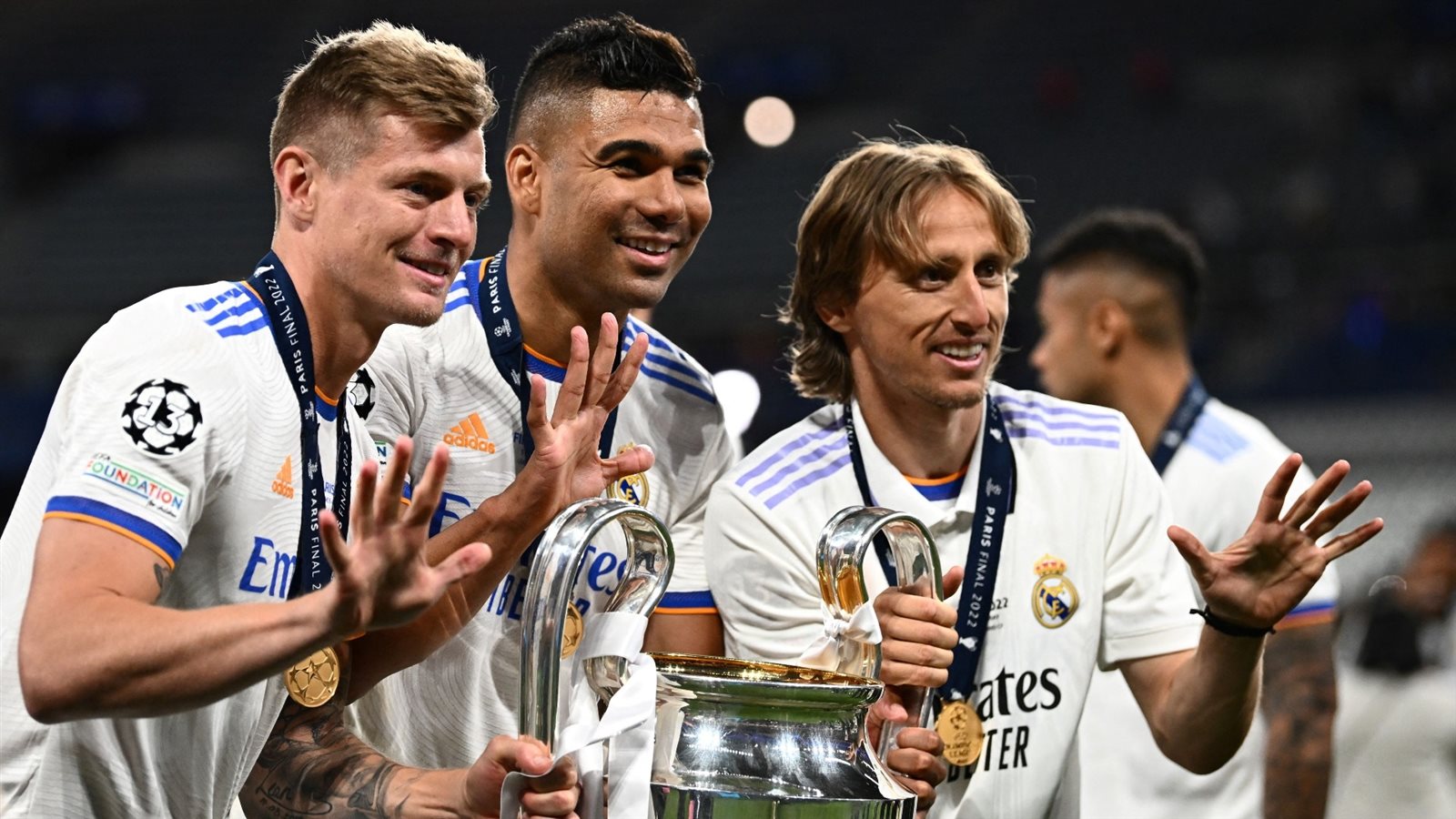 كاسيميرو رفقة كروس ومودريتش