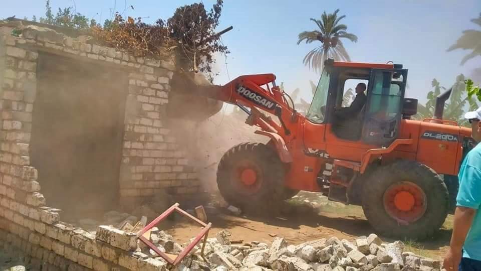 إزالة التعديات على الأراضي الزراعية وأملاك الدولة بالمنيا 