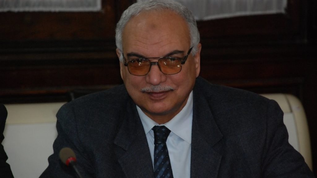 الدكتور عباس الشناوي 