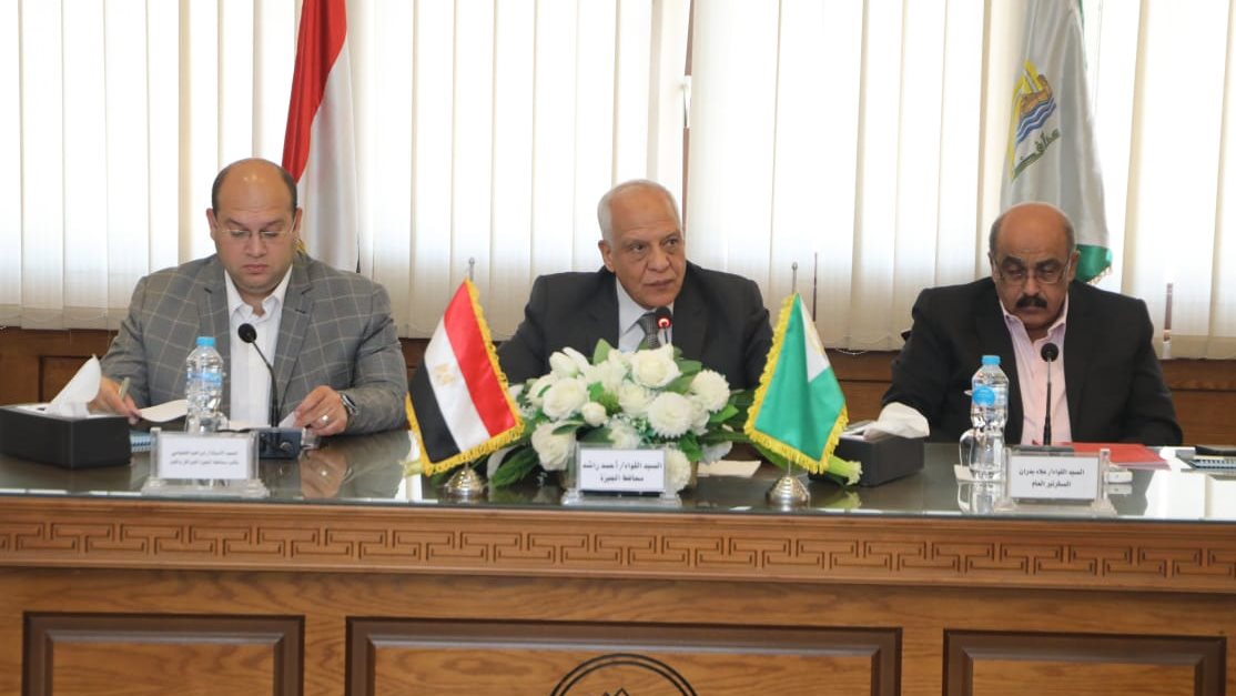 اجتماع محافظ الجيزة 