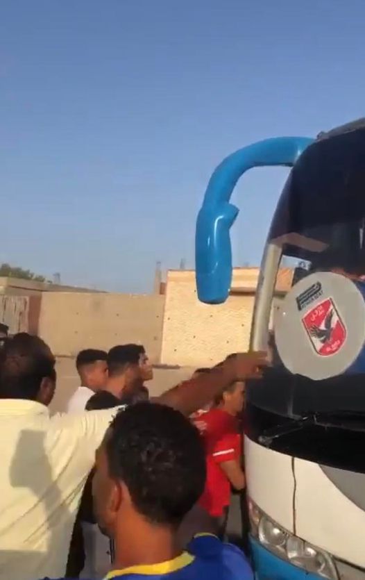 اعتداء جماهير الإسماعيلي على حافلة الأهلي