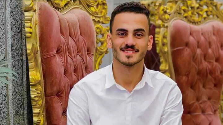 علي ضاحي طالب الفرقة الرابعة بكلية التمريض 