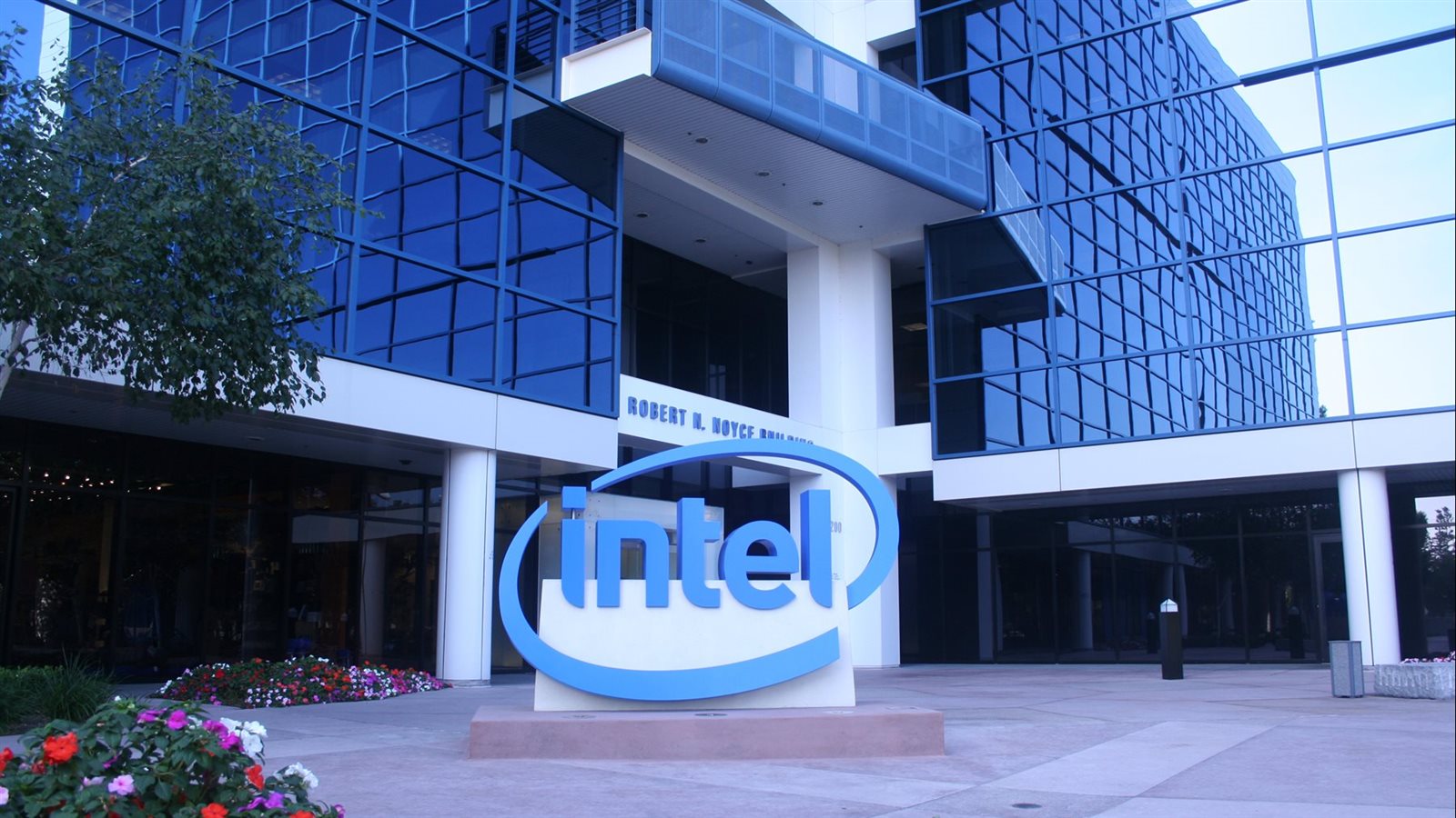 متفوتش الفرصة .. 7000 فرصة عمل في أمريكا بشركة Intel