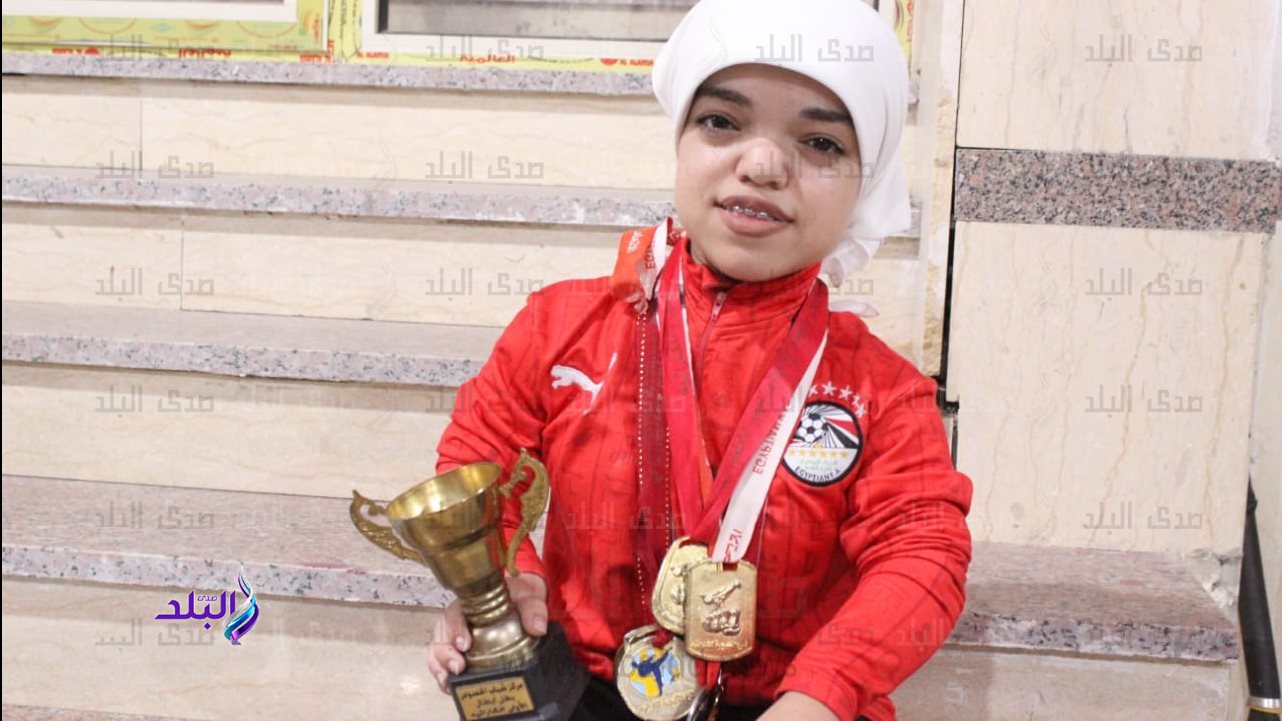 بسملة أيمن بطلة كاراتيه من قصار القامة 