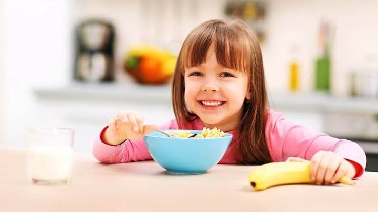أهمية تناول الفطور بالنسبة للأطفال