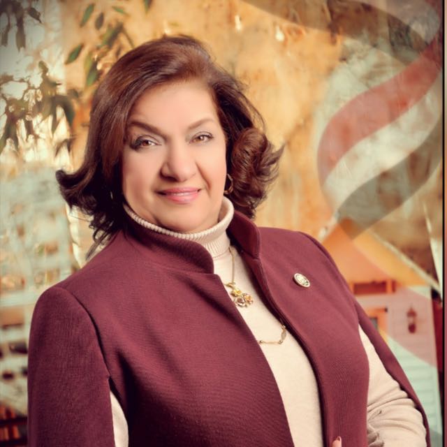  النائبة إيفلين متي