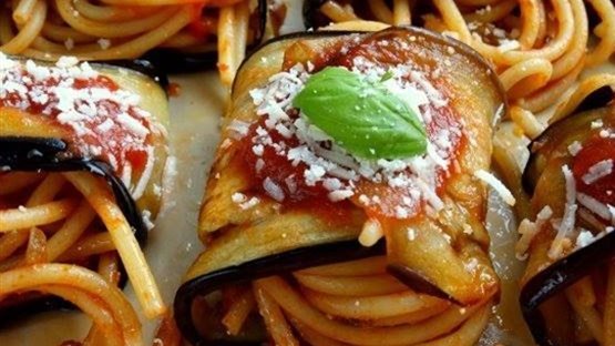 لفائف الباذنجان بالمكرونة 