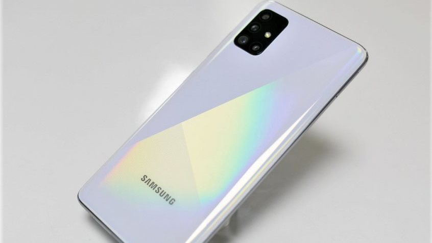 اعرف الفرق بين هاتفي سامسونج الأفضل والأرخص galaxy A52 وgala