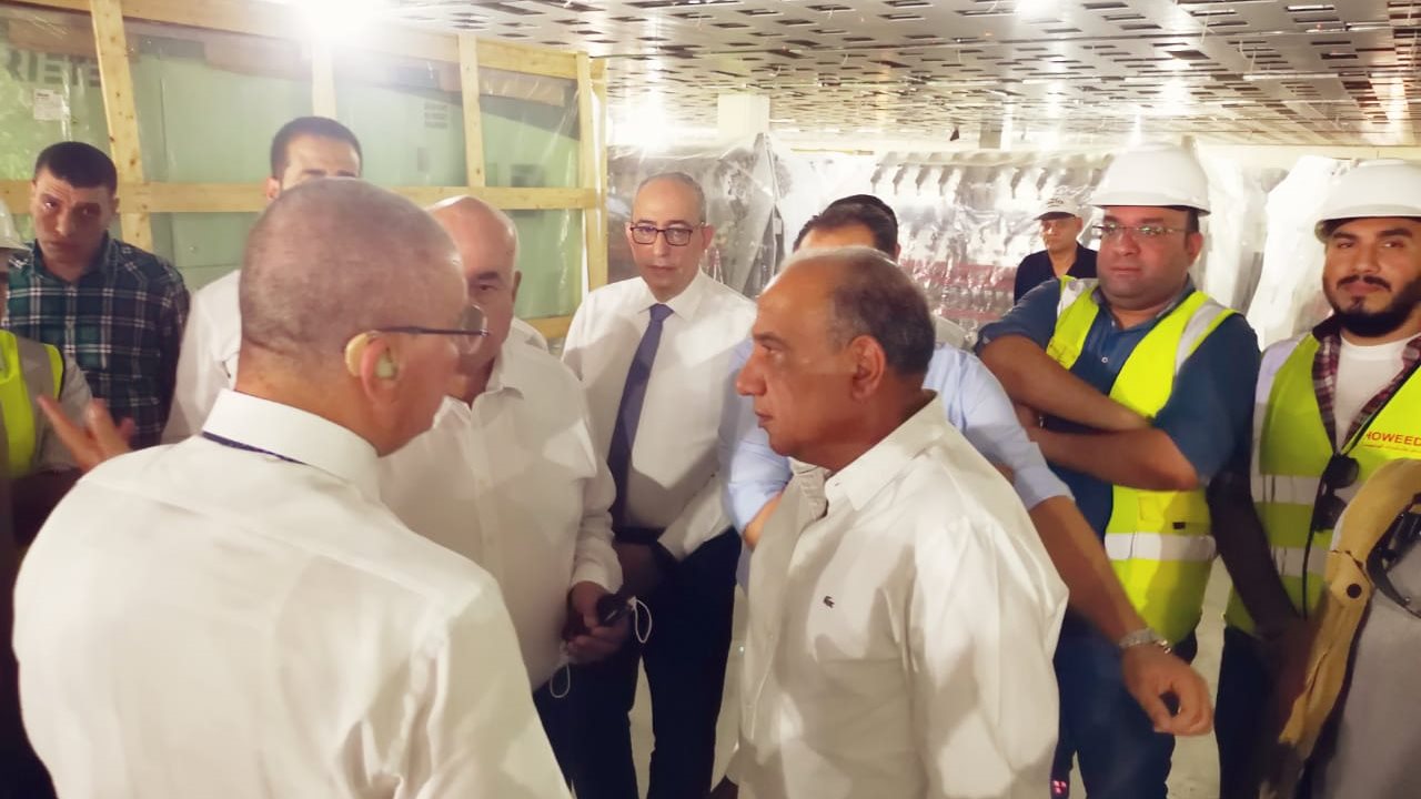 وزير قطاع الأعمال العام يتفقد مصنع غزل 4