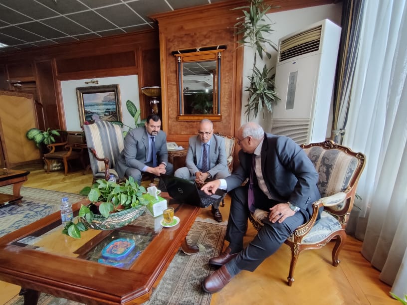 وزير الرى ومحافظ الوادى الجديد 